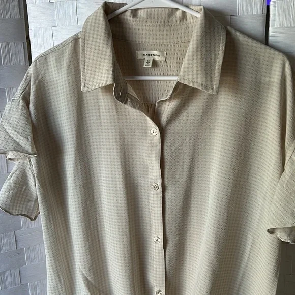 Max Studio grid flutter sleeve blouse - Picture 3 of 8